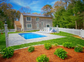 Overlook Poolside Getaway With Seasonal Pool